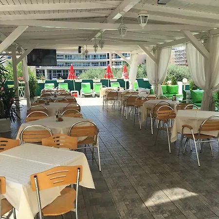 Sunny Cove Апартаменти *