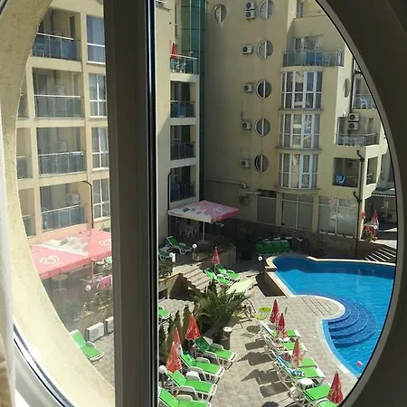 Sunny Cove * Сонячний Берег